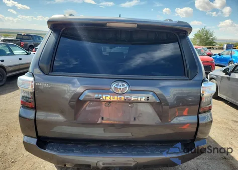2021 Toyota 4Runner Sr5 z USA, uszkodzony, nr VIN JTEEU5JR0M5243655